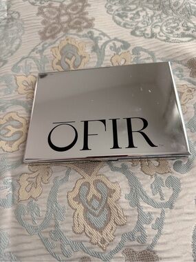 Silver Compact Makeup Palette - Sleek Metallic Finish